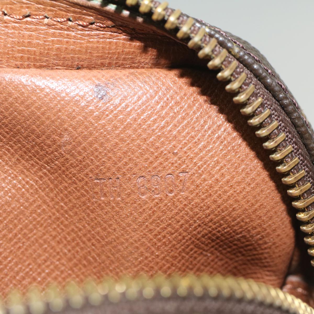 LO-LV bags 1118