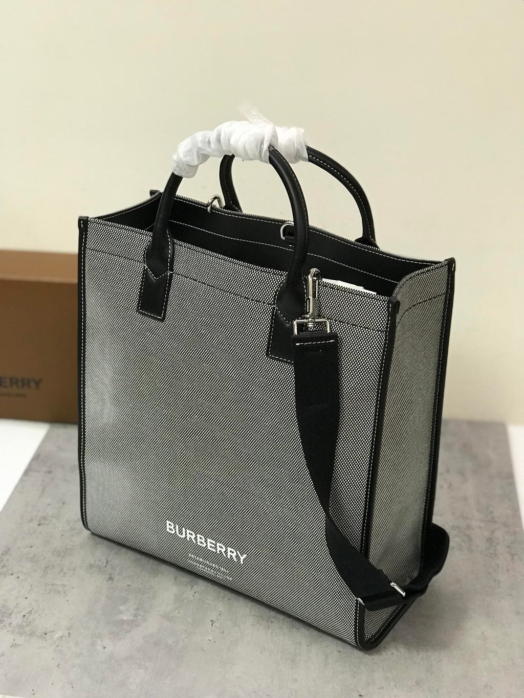 B-Berry - BB  Horseferry Print Cotton Canvas Tote Black/Grey For Women, Women’s Bags, Shoulder And Crossbody Bags 14in/ 35.5LO BUR 80508141