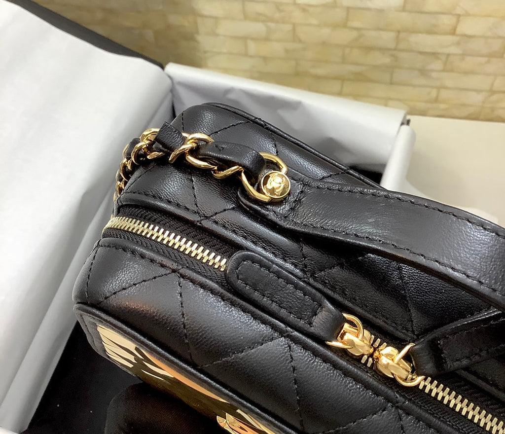CHL - Vanity Case Black With Gold Metal For Women Handbags, Shoulder And Crossbody Bags 7.2in/19LO AS2900