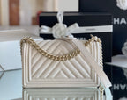 CHL - Medium Classic Flap Bag 25LO White For Women A67086