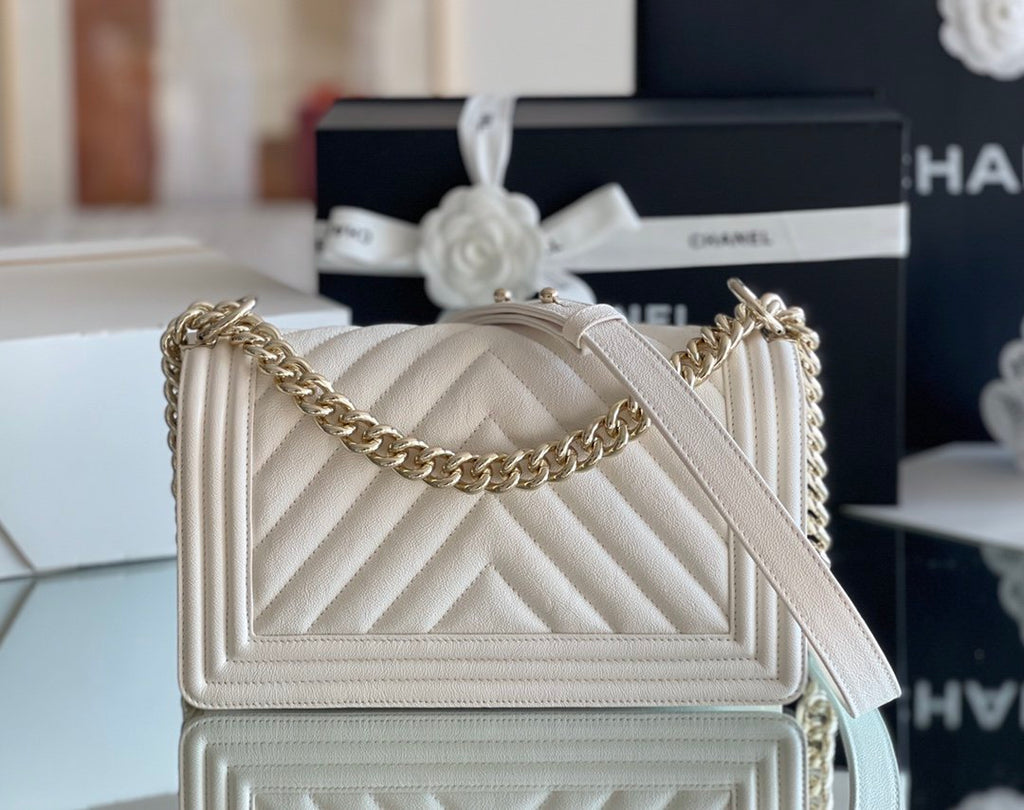 CHL - Medium Classic Flap Bag 25LO White For Women A67086