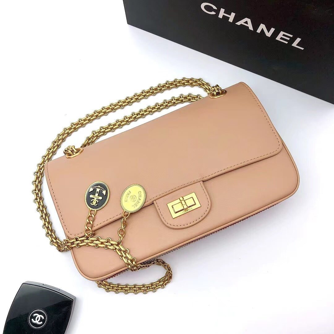 CHL - Maroon Medallion Nude Reissue 2.55 Classic 225 Flap Beige Bag For Women 24LO/9.4in