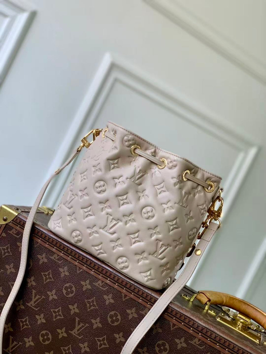 LV Coussin Bucket Bag Beige/Gray Galet Sheepskin