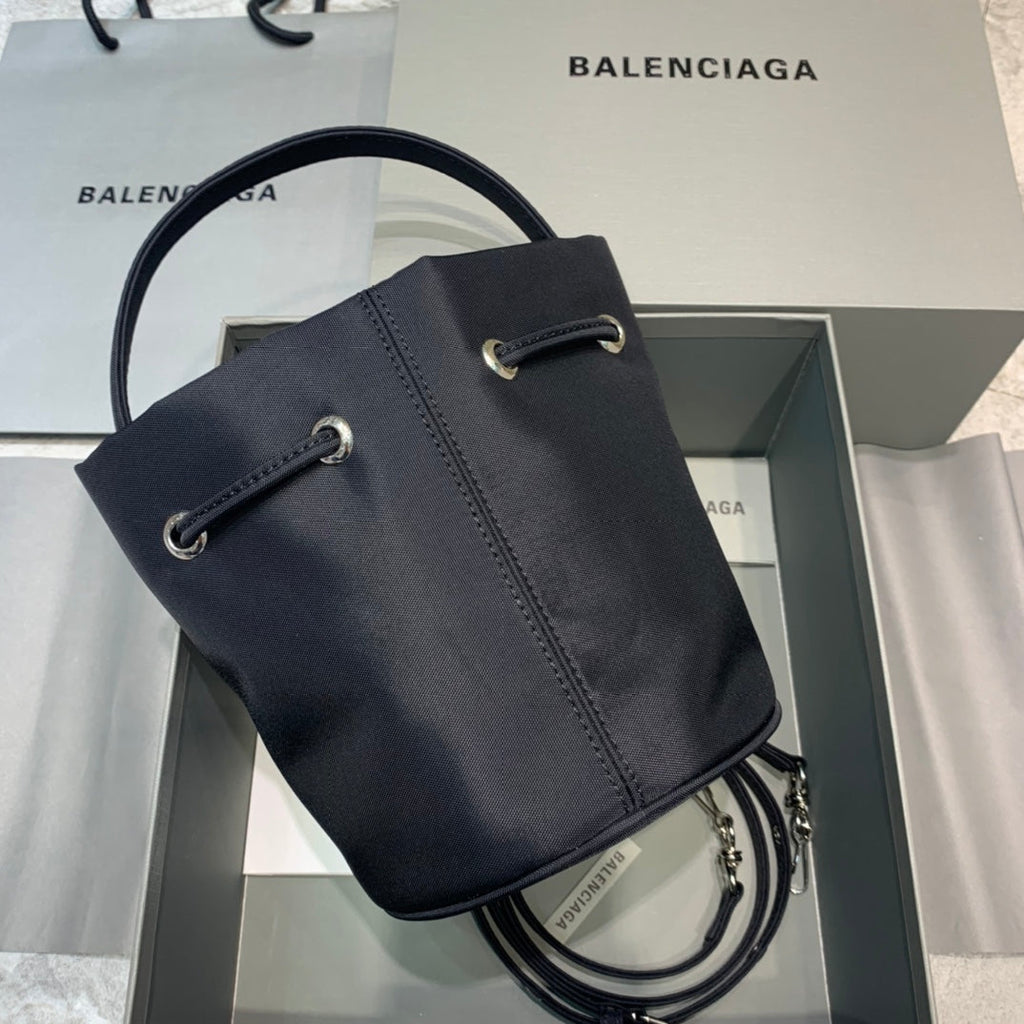 BLN-Ciaga Le Cagole Medium Bucket Bag In Black, For Women,  Bags 11.8in/30LO