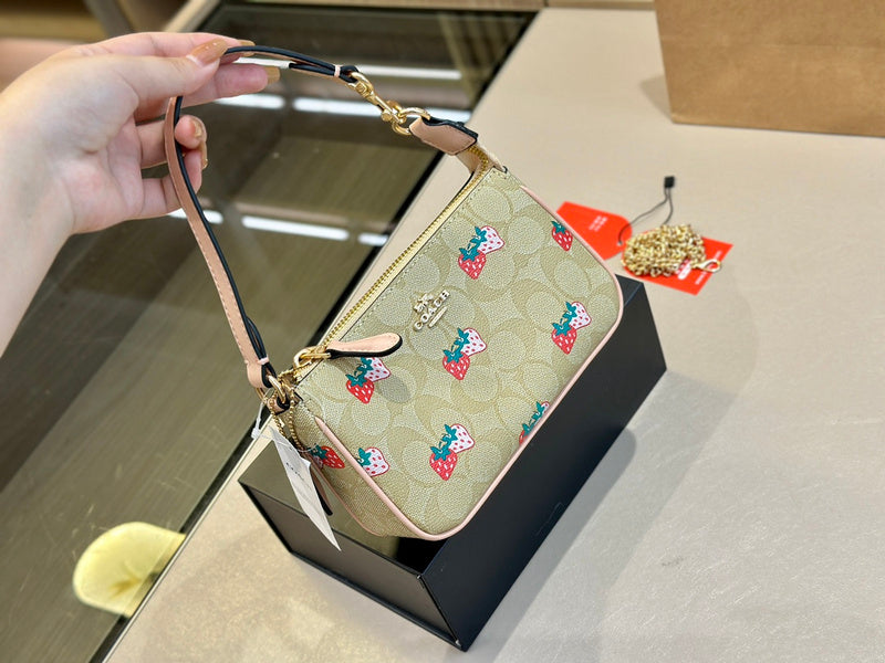 LO - CCH Bags - 098