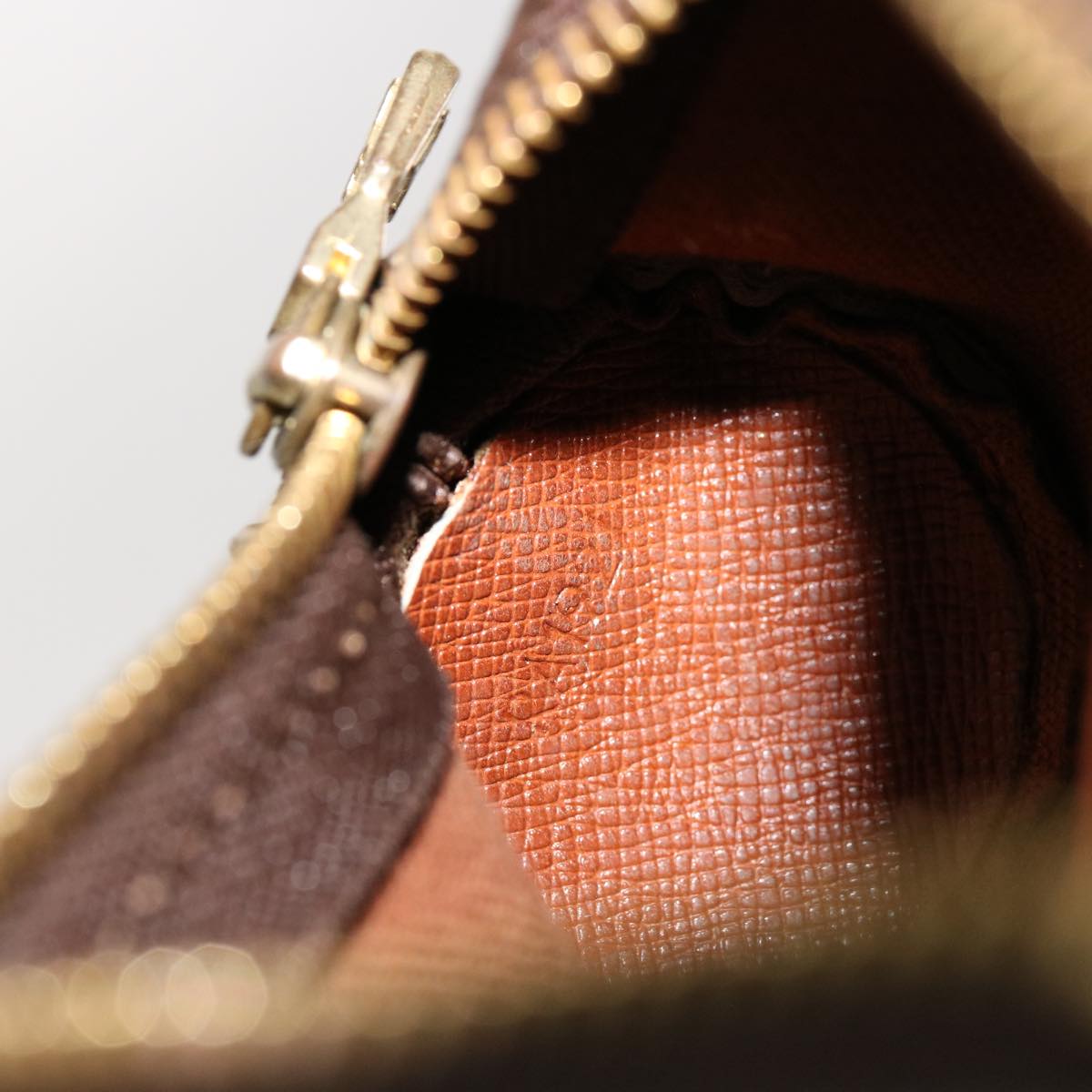 LO-LV bags 1033