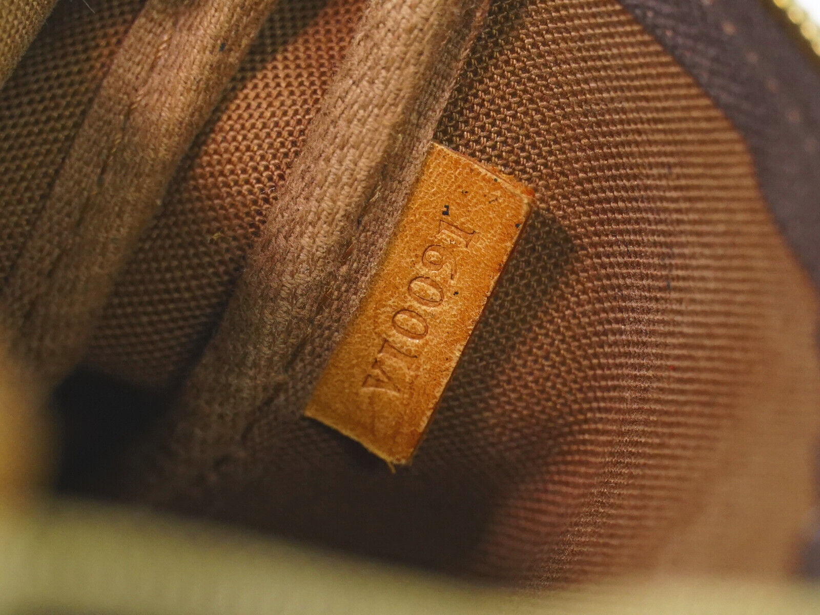 LO-LV bags 1063