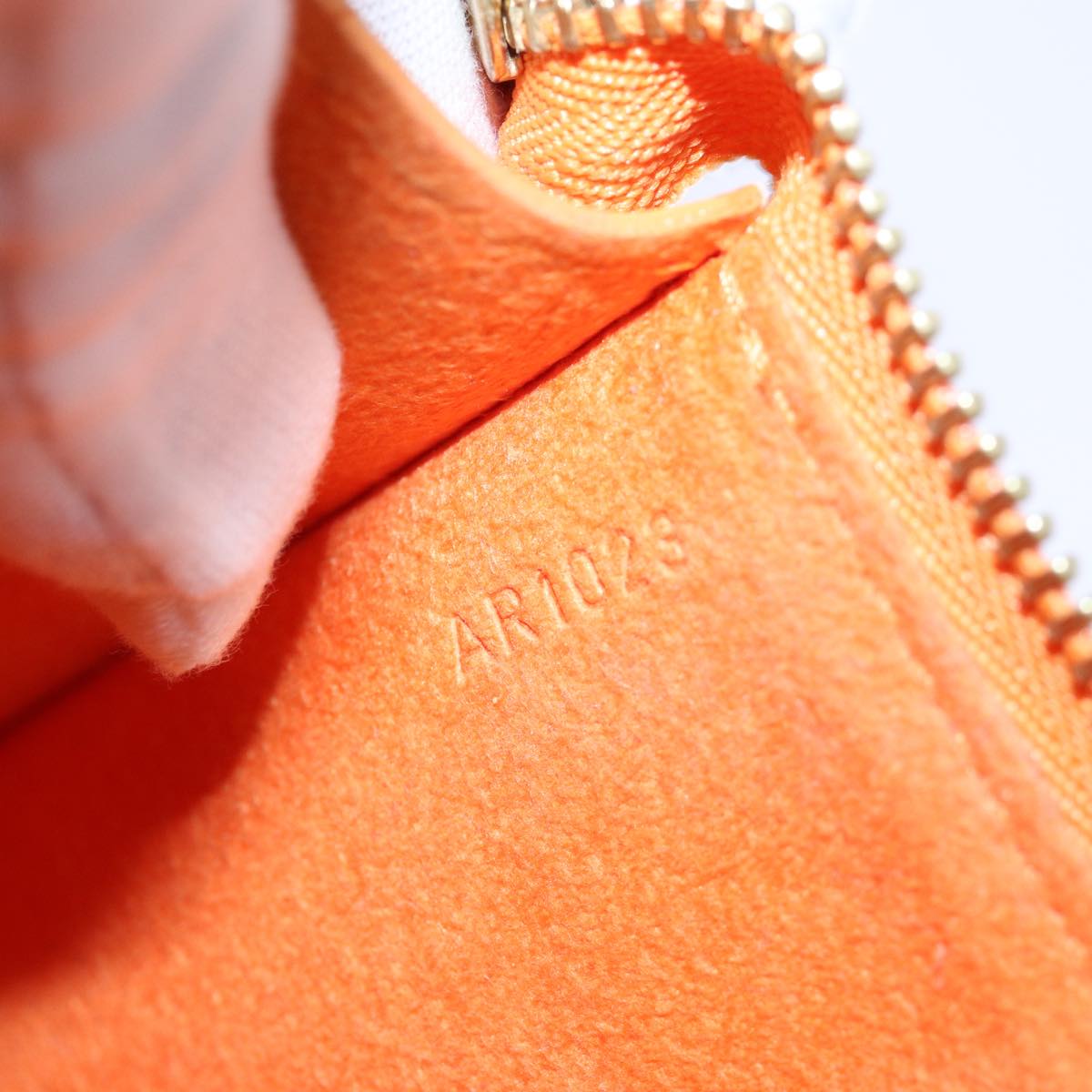 LO-LV bags 1076