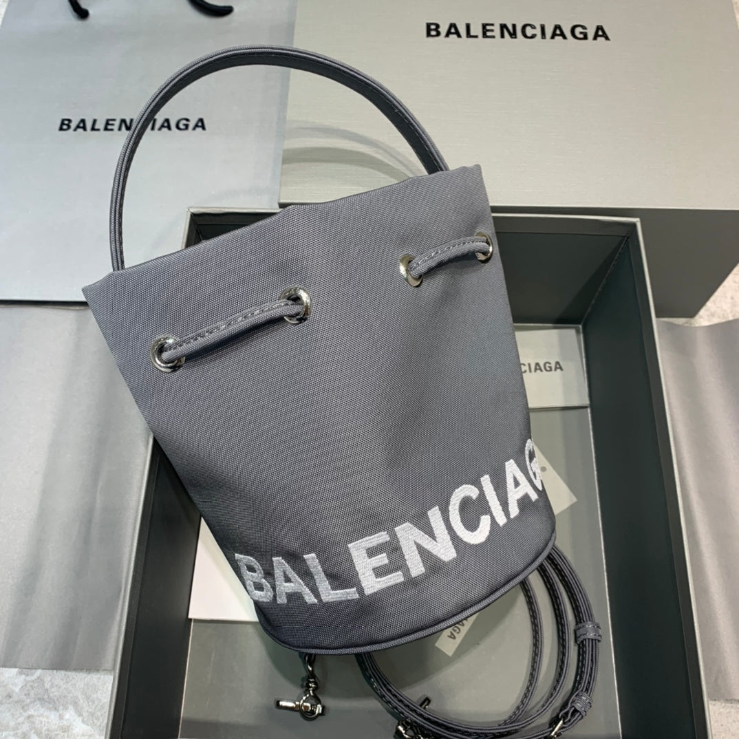 BLN-Ciaga Le Cagole Medium Bucket Bag In Gray, For Women,  Bags 11.8in/30LO