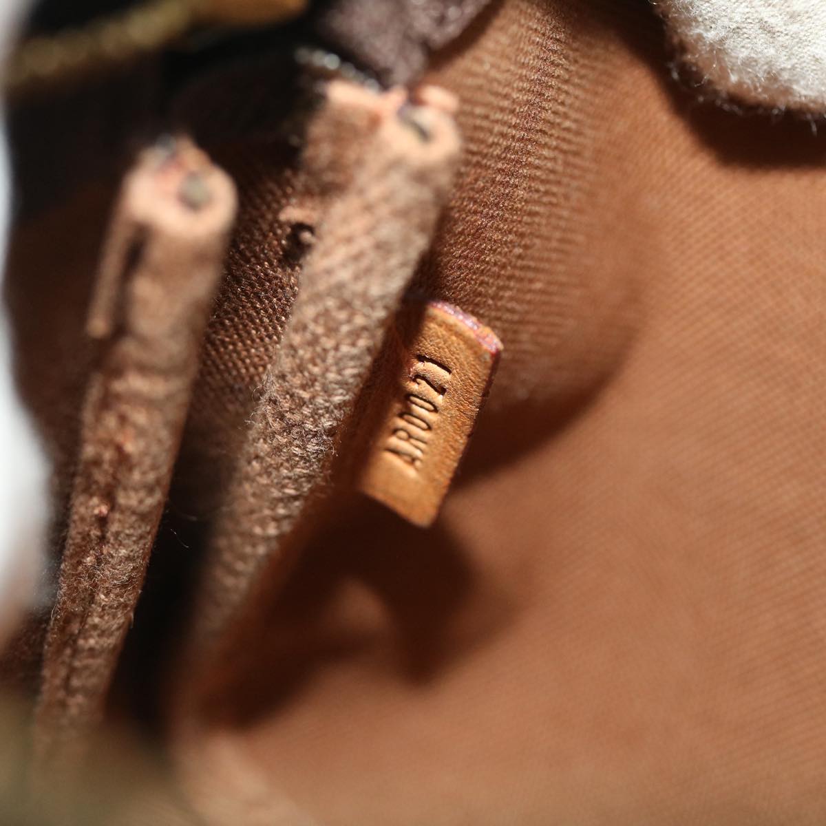 LO-LV bags 832