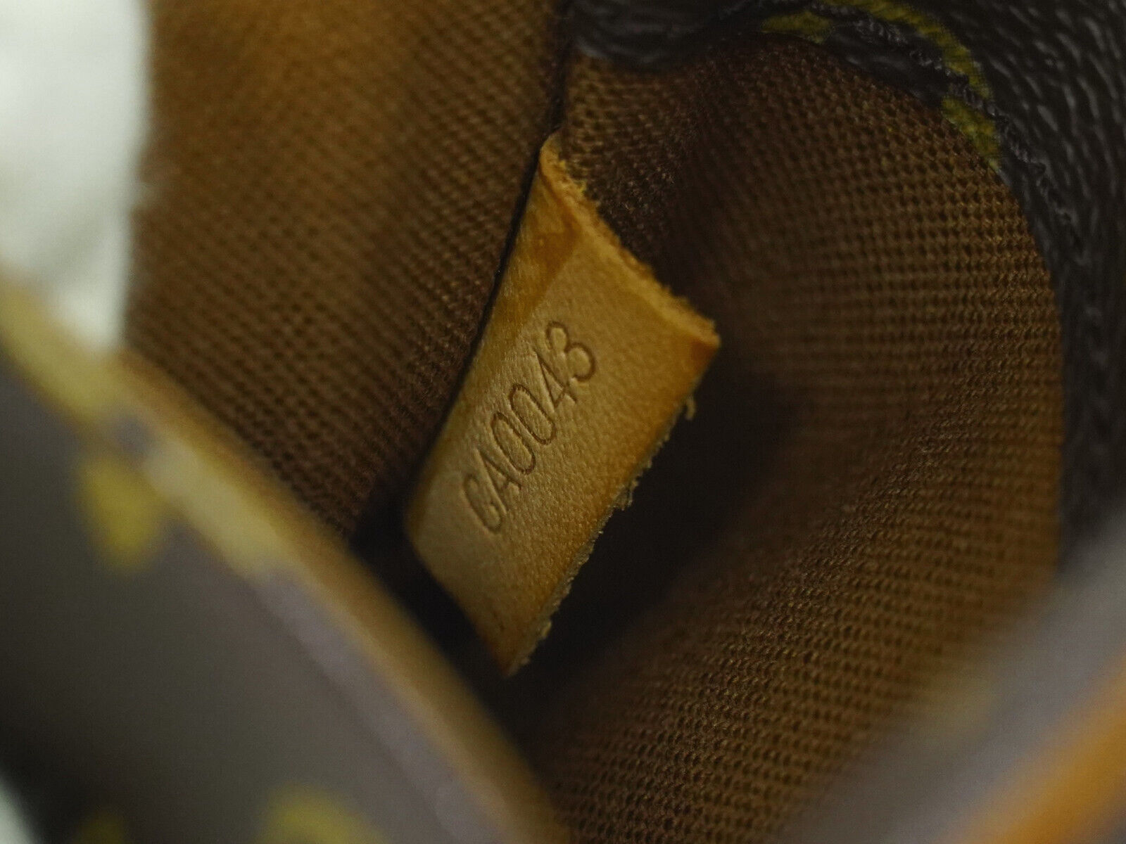 LO-LV bags 1122