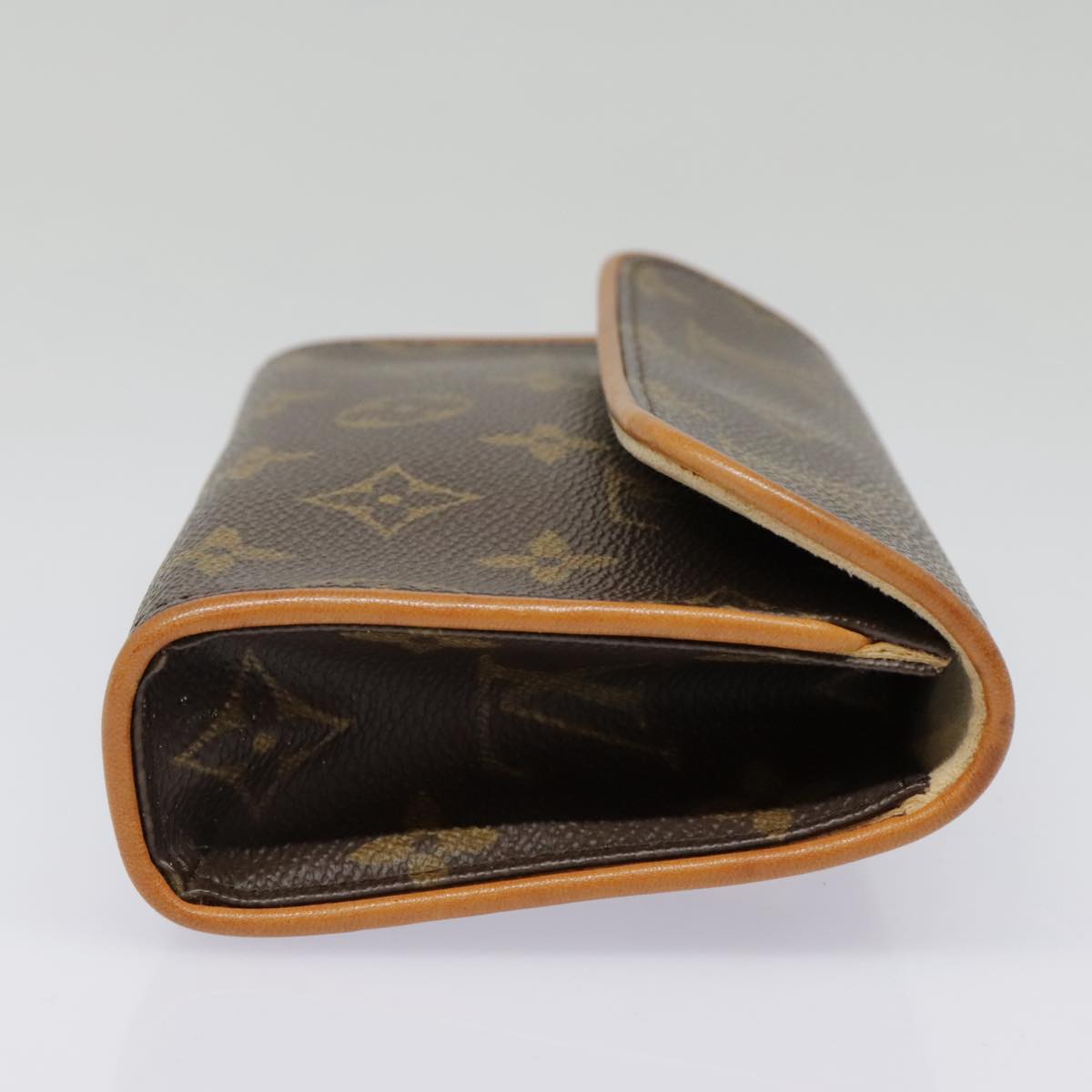 LO-LV bags 1572