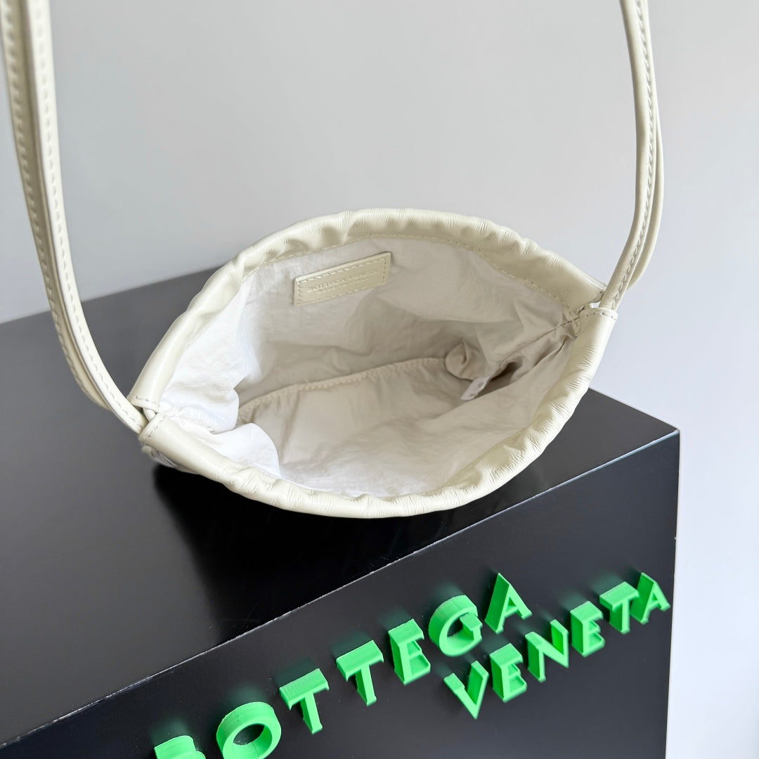 BV Small Dustbag 21cm Sea salt Intrecciato Calfskin Leather