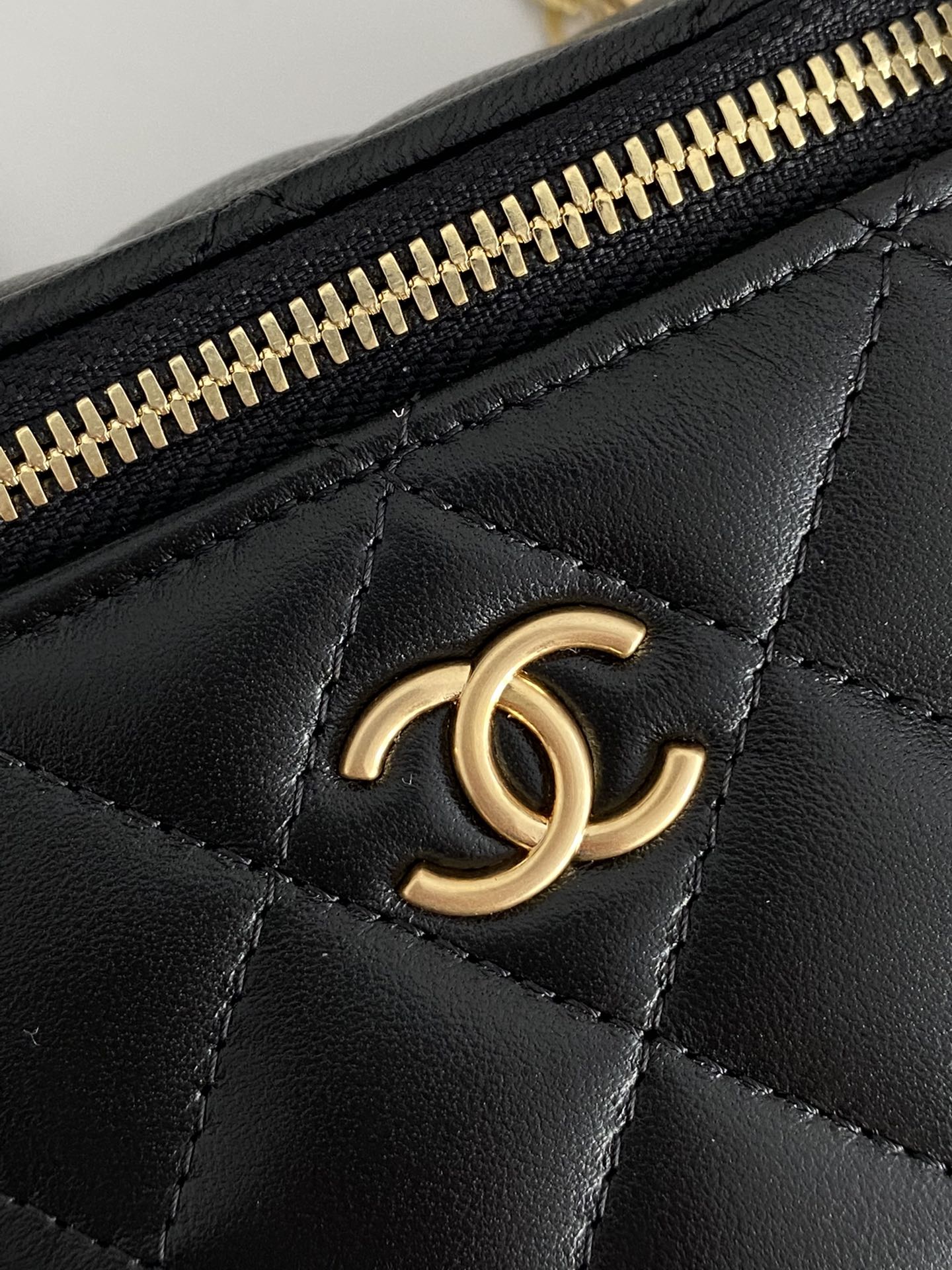 CHL - Small Vanity With Chain Black For Women Bags 4.3in/11LO