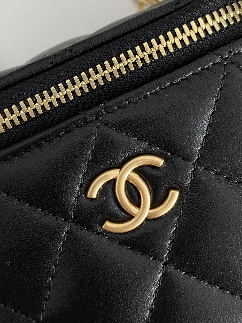 CHL - Small Vanity With Chain Black For Women Bags 4.3in/11LO