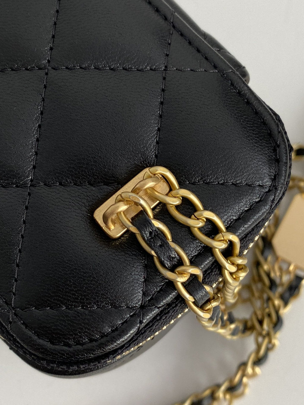 CHL - Small Vanity With Chain Black For Women Bags 4.3in/11LO