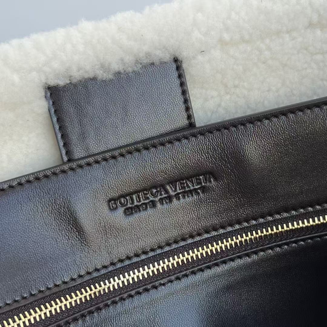 BV Andiamo Large Brown White Fur Leather