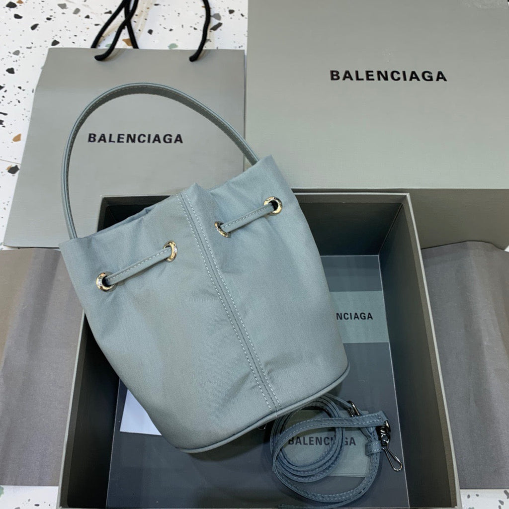 BLN-Ciaga Le Cagole Medium Bucket Bag In Light Gray, For Women,  Bags 11.8in/30LO