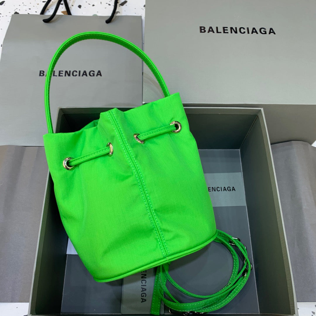 BLN-Ciaga Le Cagole Medium Bucket Bag In Green, For Women,  Bags 11.8in/30LO