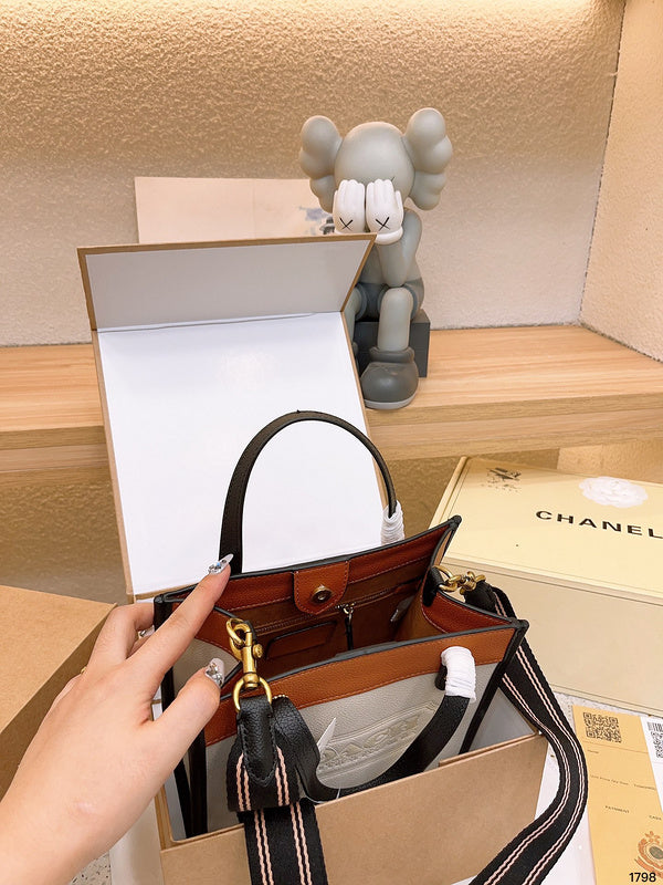LO - CCH Bags - 010