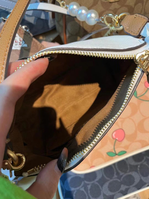 LO - CCH Bags - 116