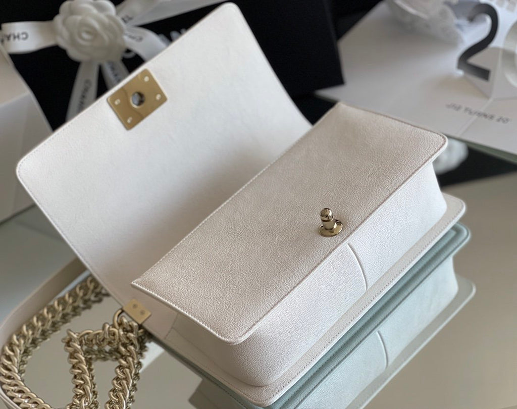 CHL - Medium Classic Flap Bag 25LO White For Women A67086