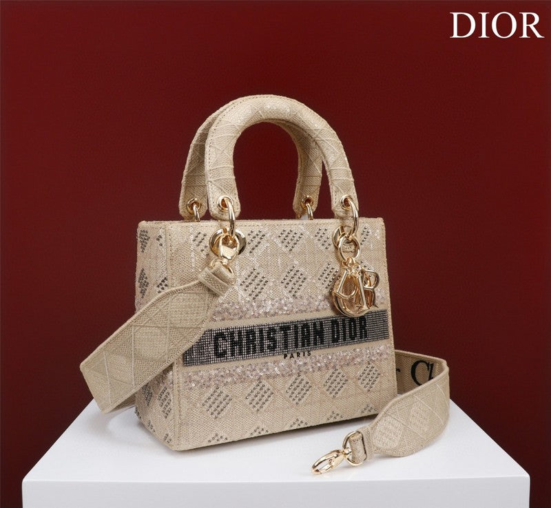 Lusso Official - DYOR FASHION BAGS - 2017