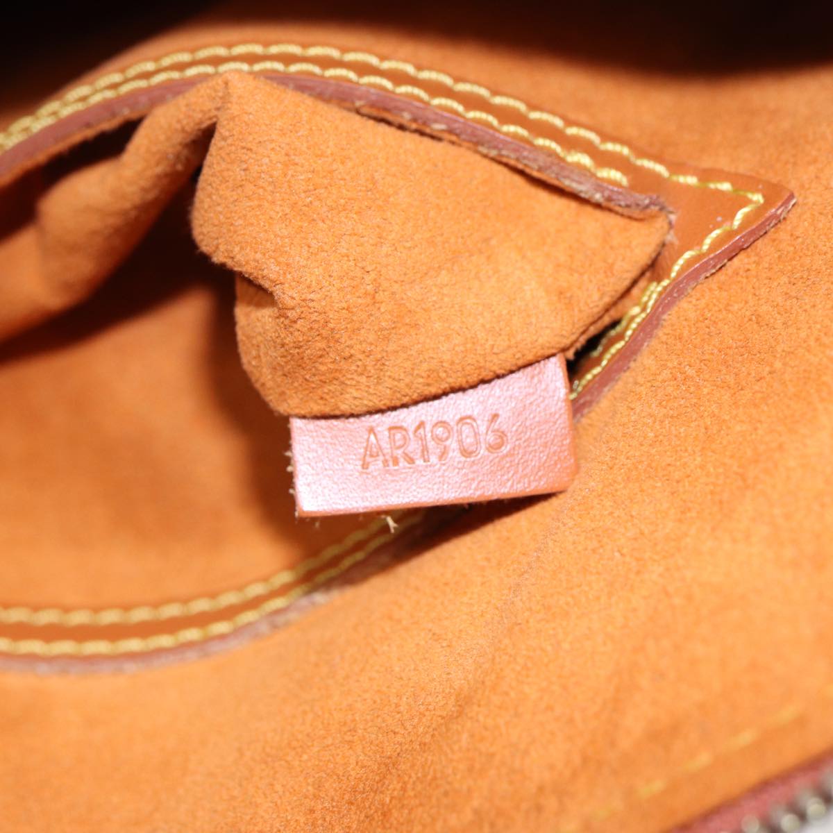 LO-LV bags 2370