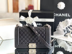 CHL - Medium Classic Flap Bag 25LO Black For Women A67086