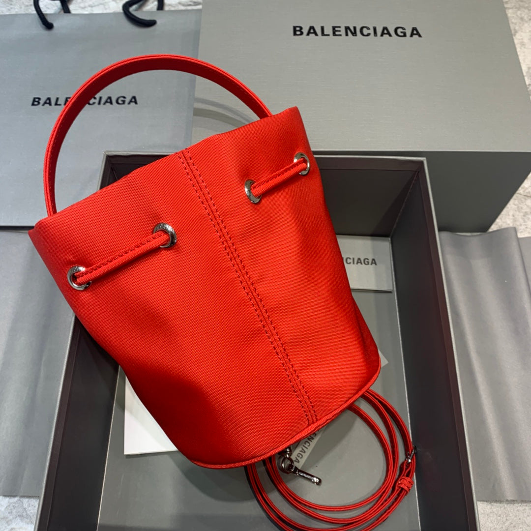 BLN-Ciaga Le Cagole Medium Bucket Bag In Red, For Women,  Bags 11.8in/30LO