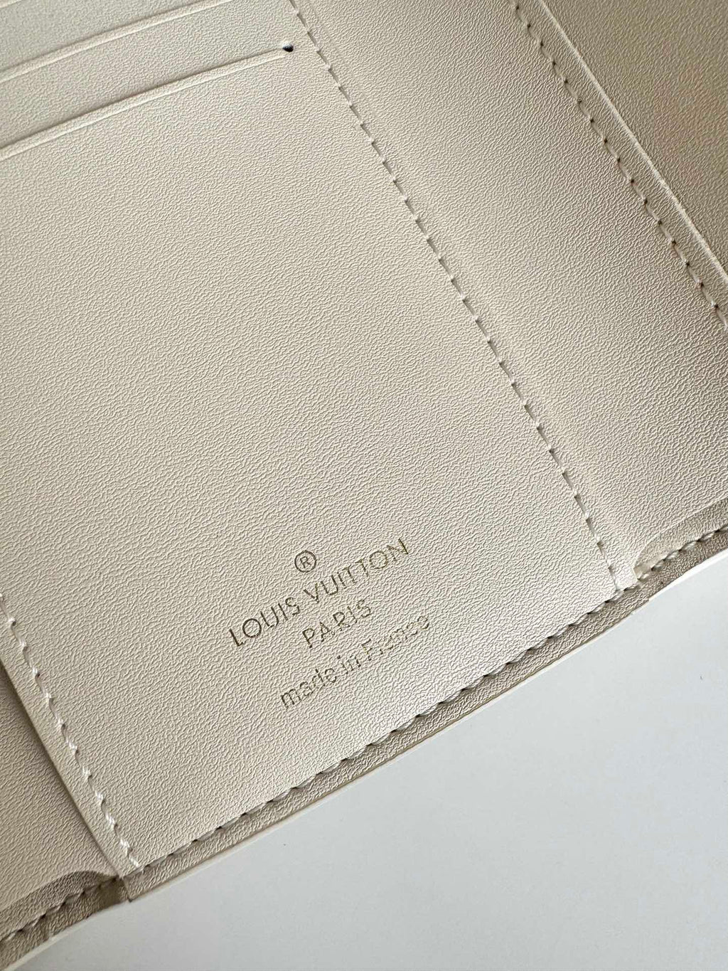 LV Capucines Compact Wallet Taurillon & Cowhile GHW