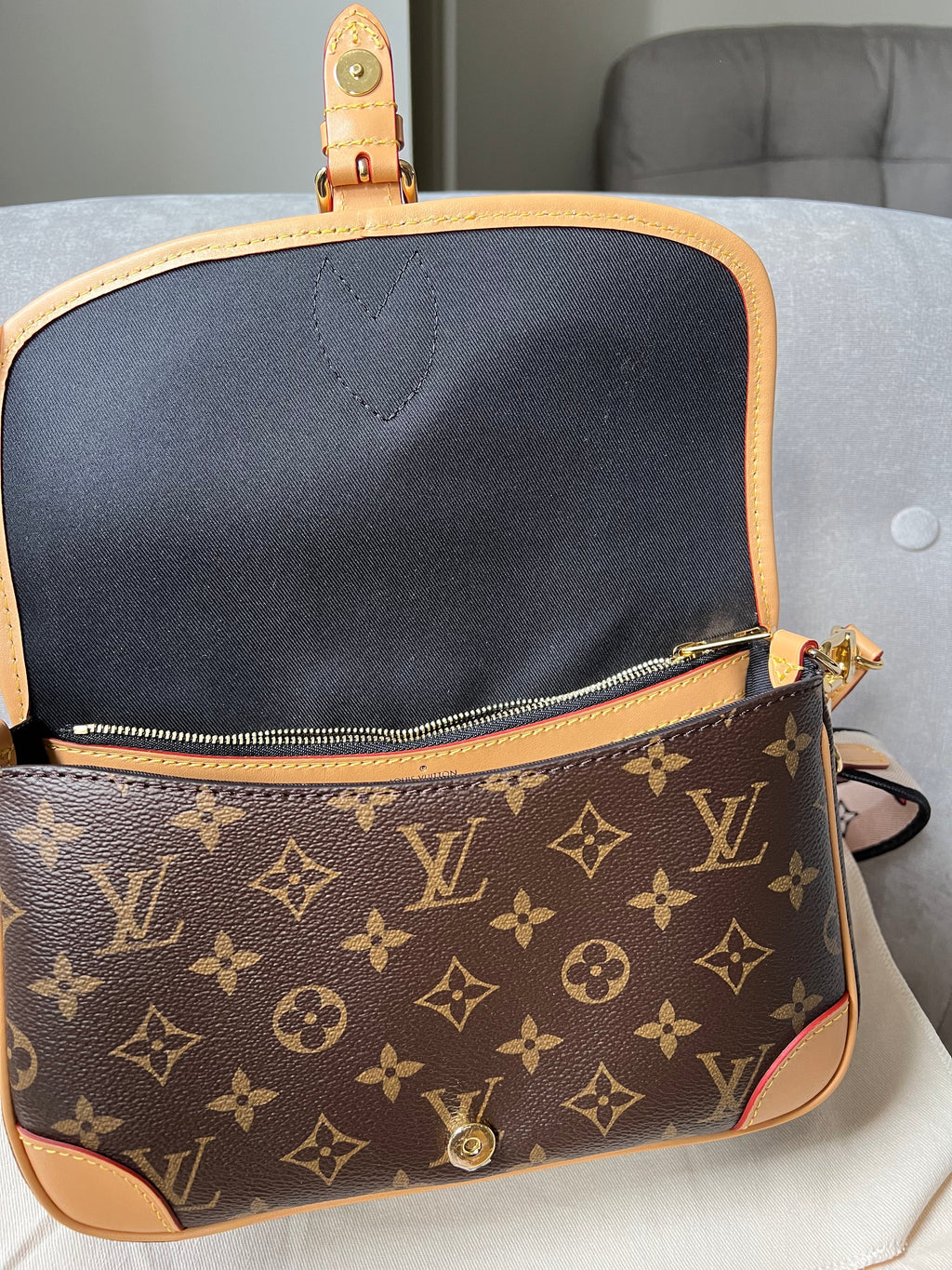 LO-LV bags 2120