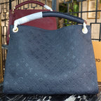 LO-LV bags 13
