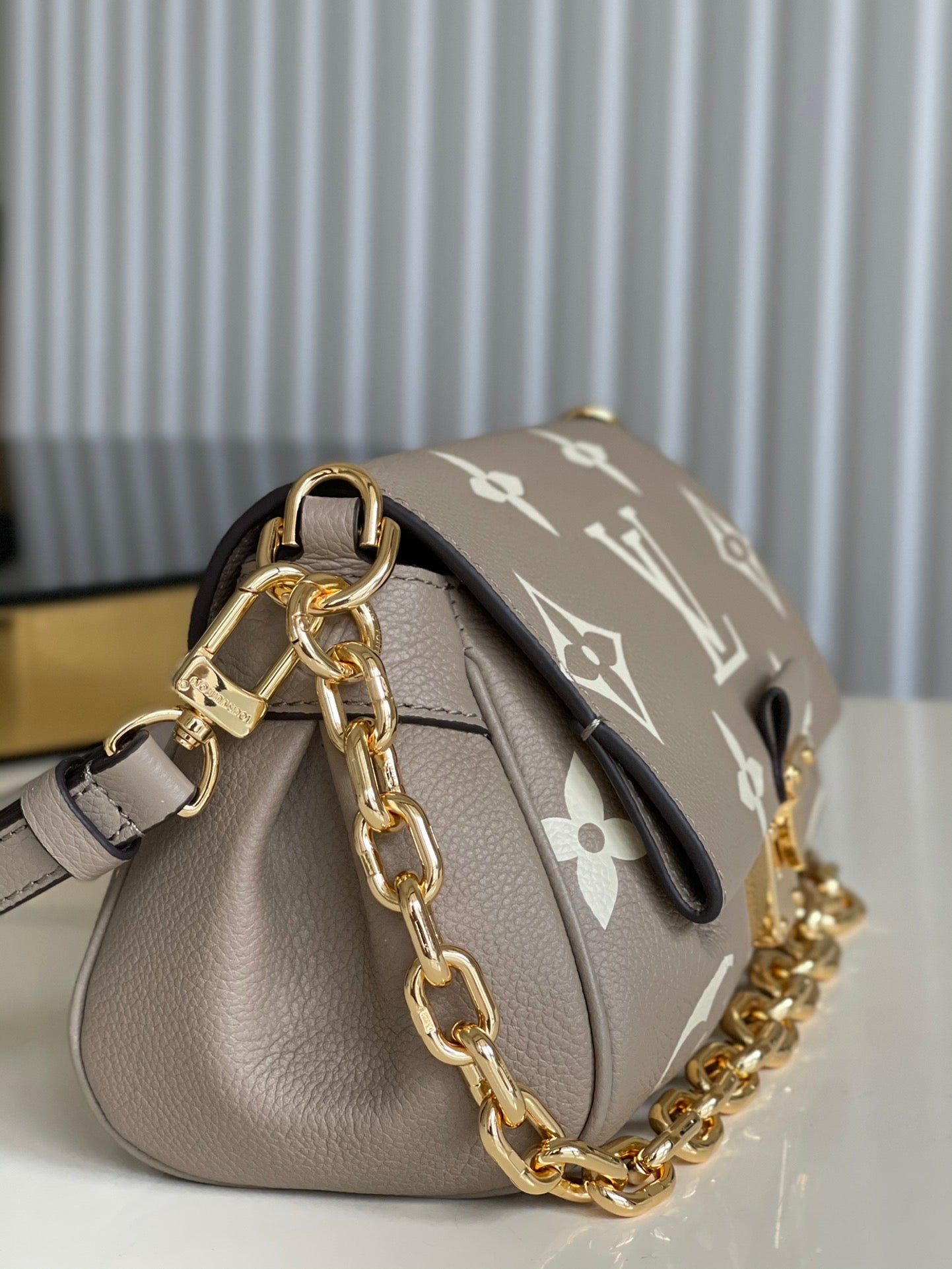 LO-LV bags 35