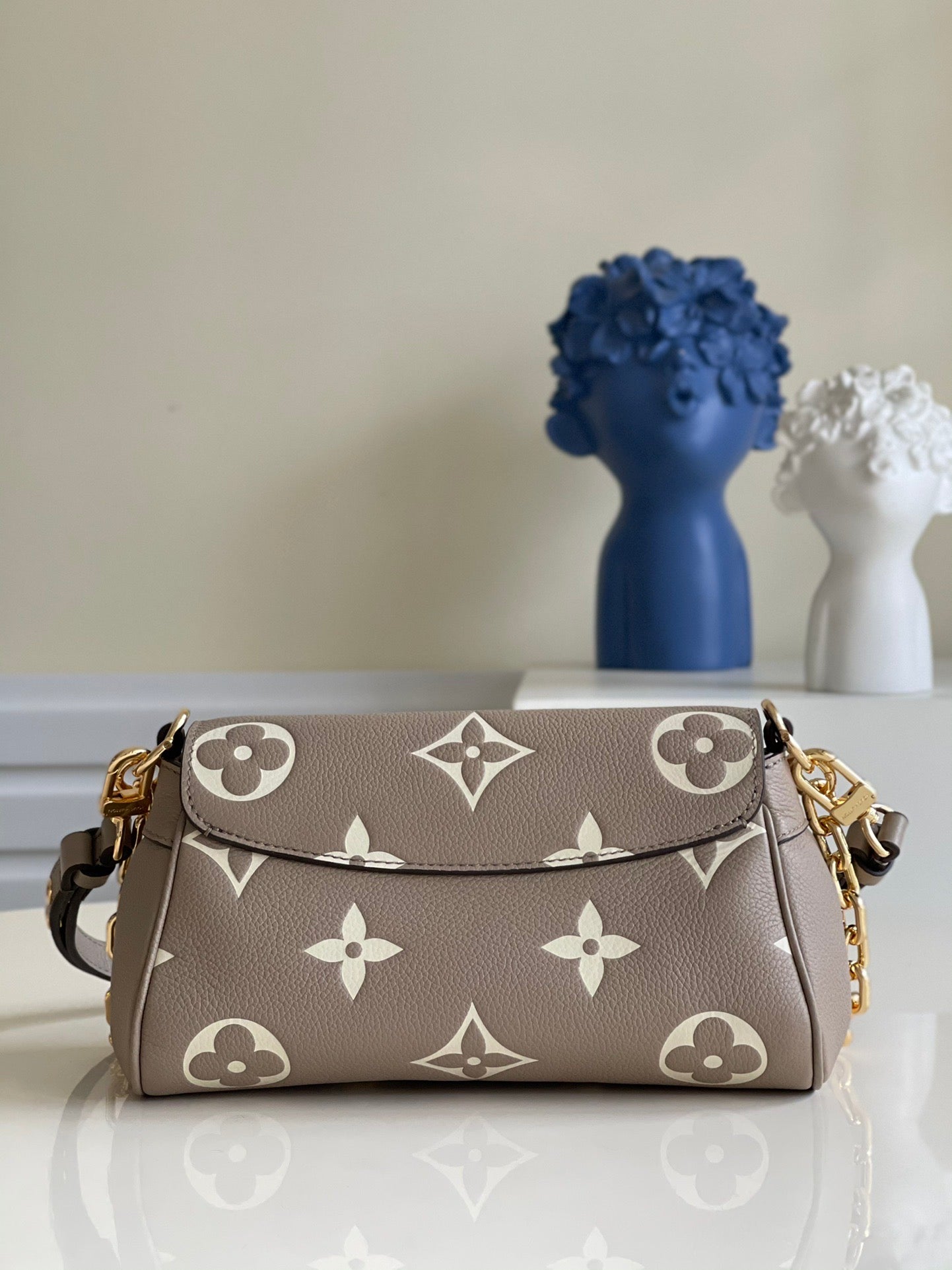 LO-LV bags 35