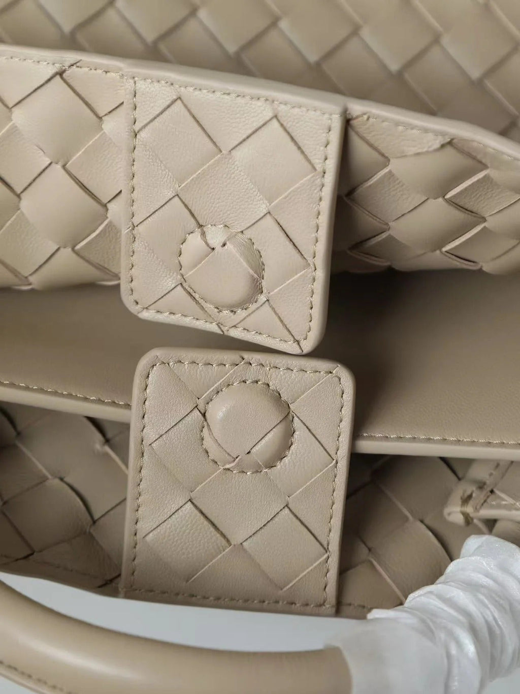Bottega Veneta 2026 Andiamo Bag 32cm Beige Lambskin