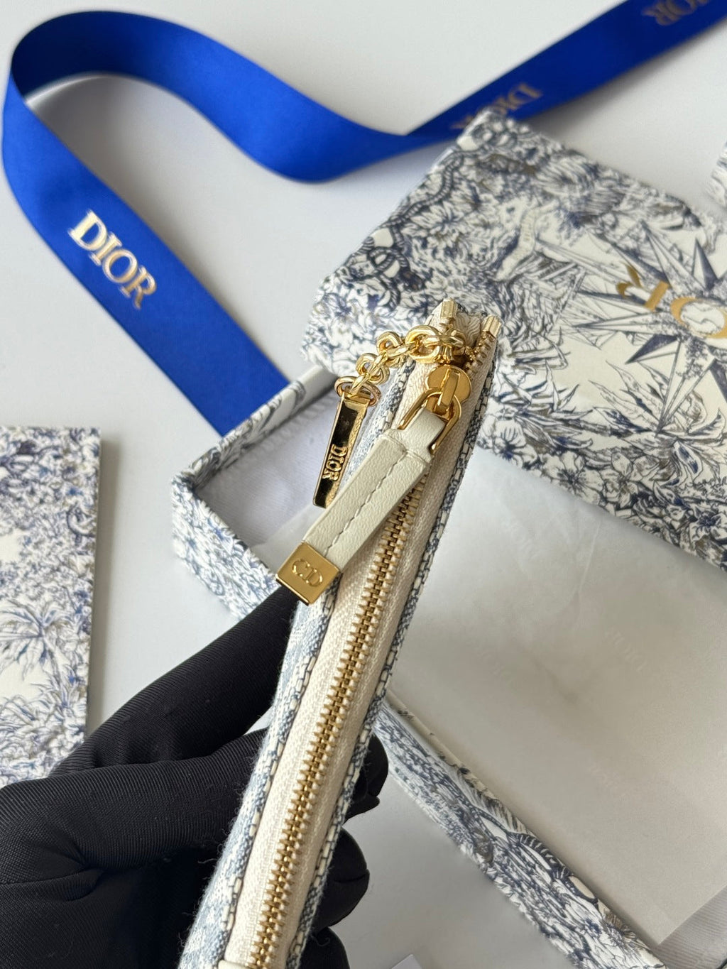 DIOR 25S TRAVEL MYRTE ZIPPED KEY CASE 14 IN BLUE DIOR OBLIQUE JACQUARD CANVAS