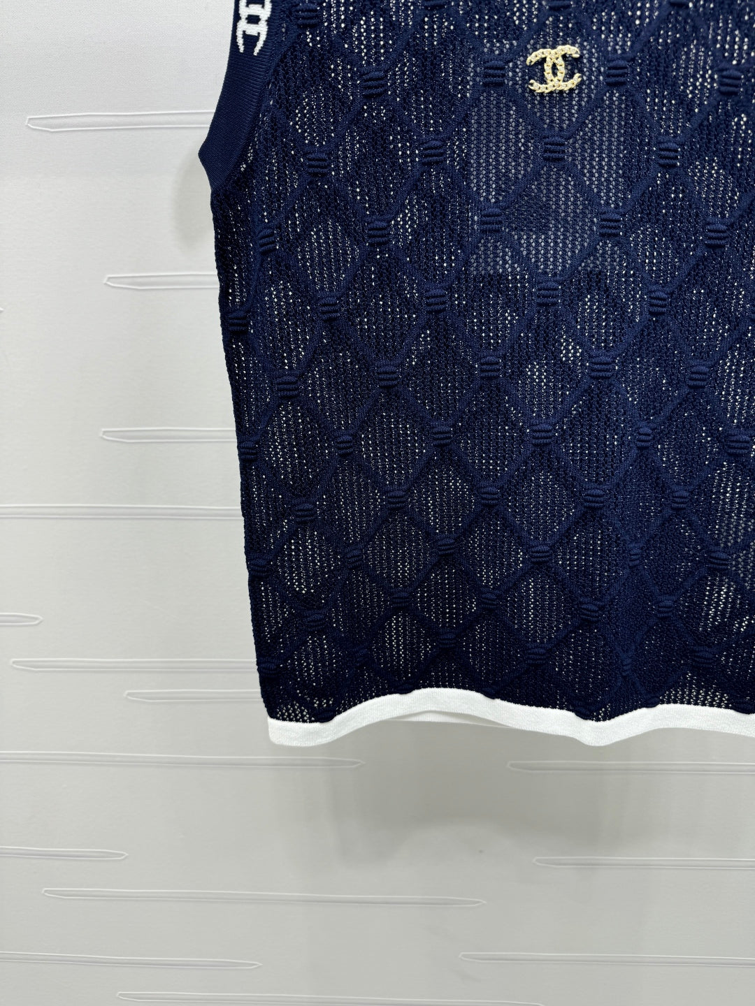 CHANEL SLEEVELESS TOP 264031