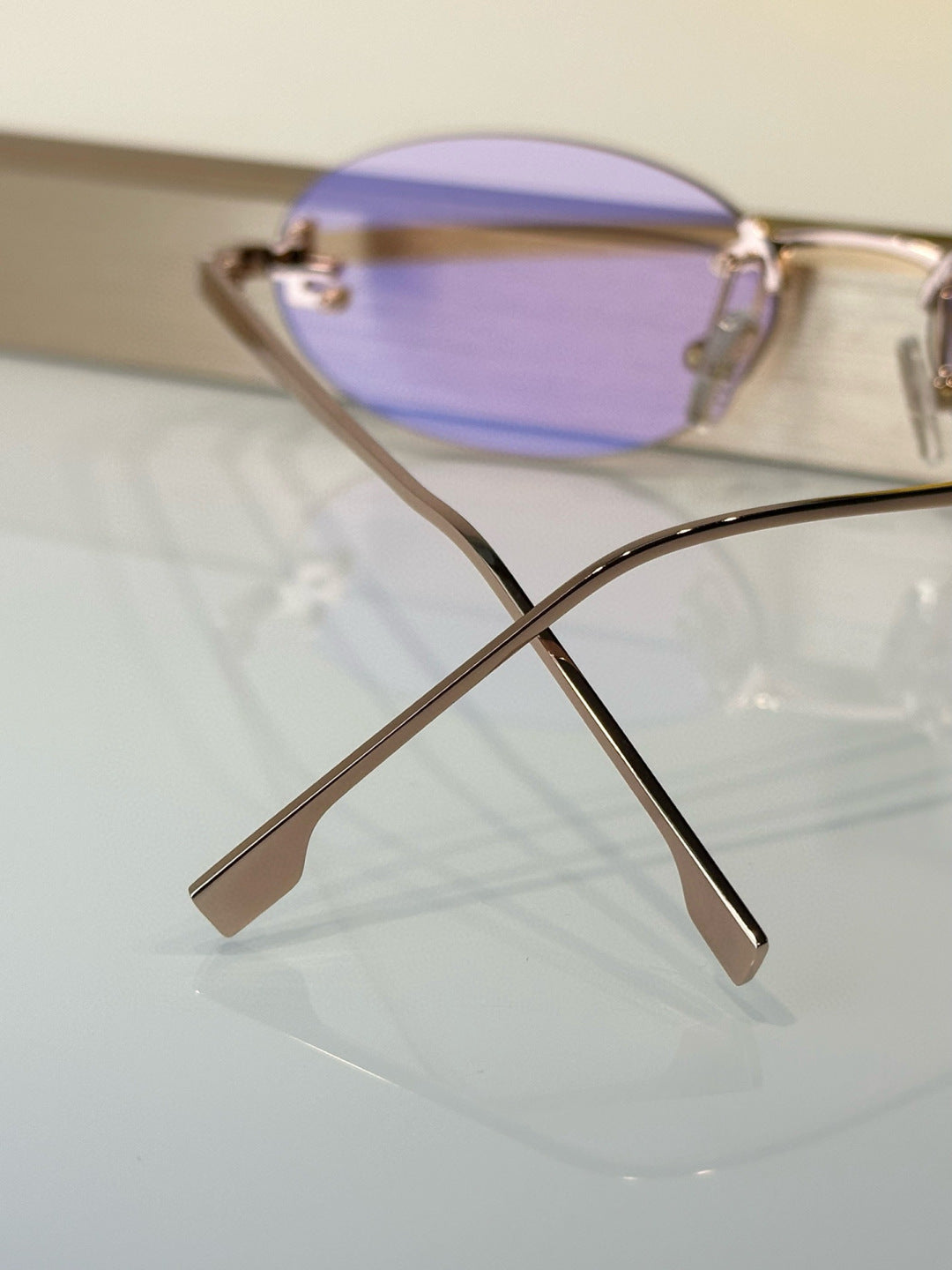 FIRST CRYSTAL RIMLESS OVAL FRAME SUNGLASSES FE4075US IN METAL
