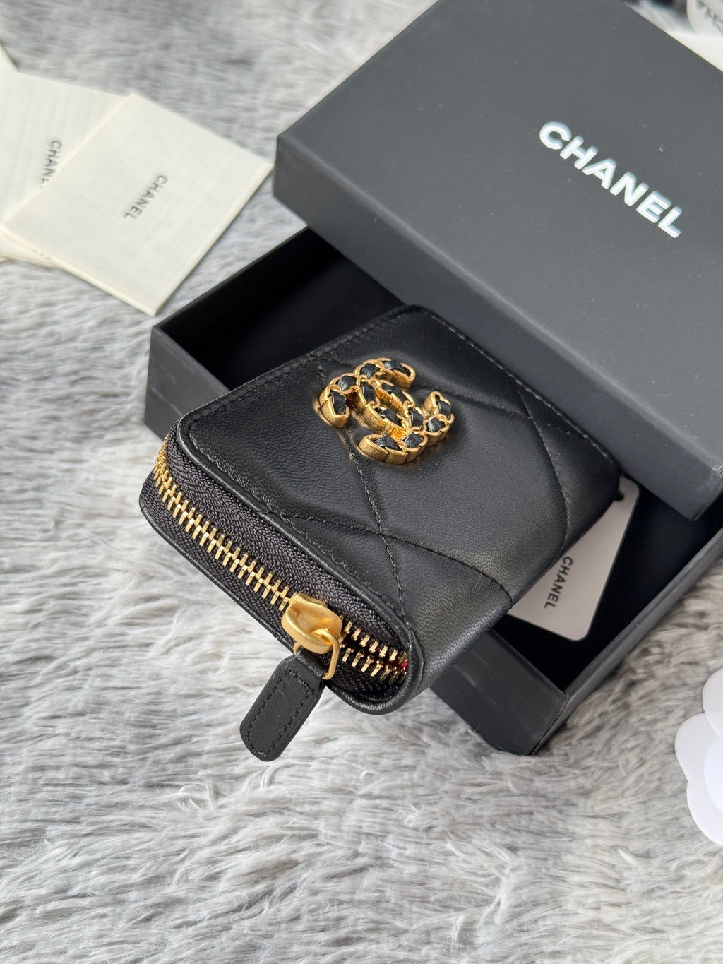 CC 19 Quilted Zipper Coin Purse Black Gold-Tone Sheepskin 242800