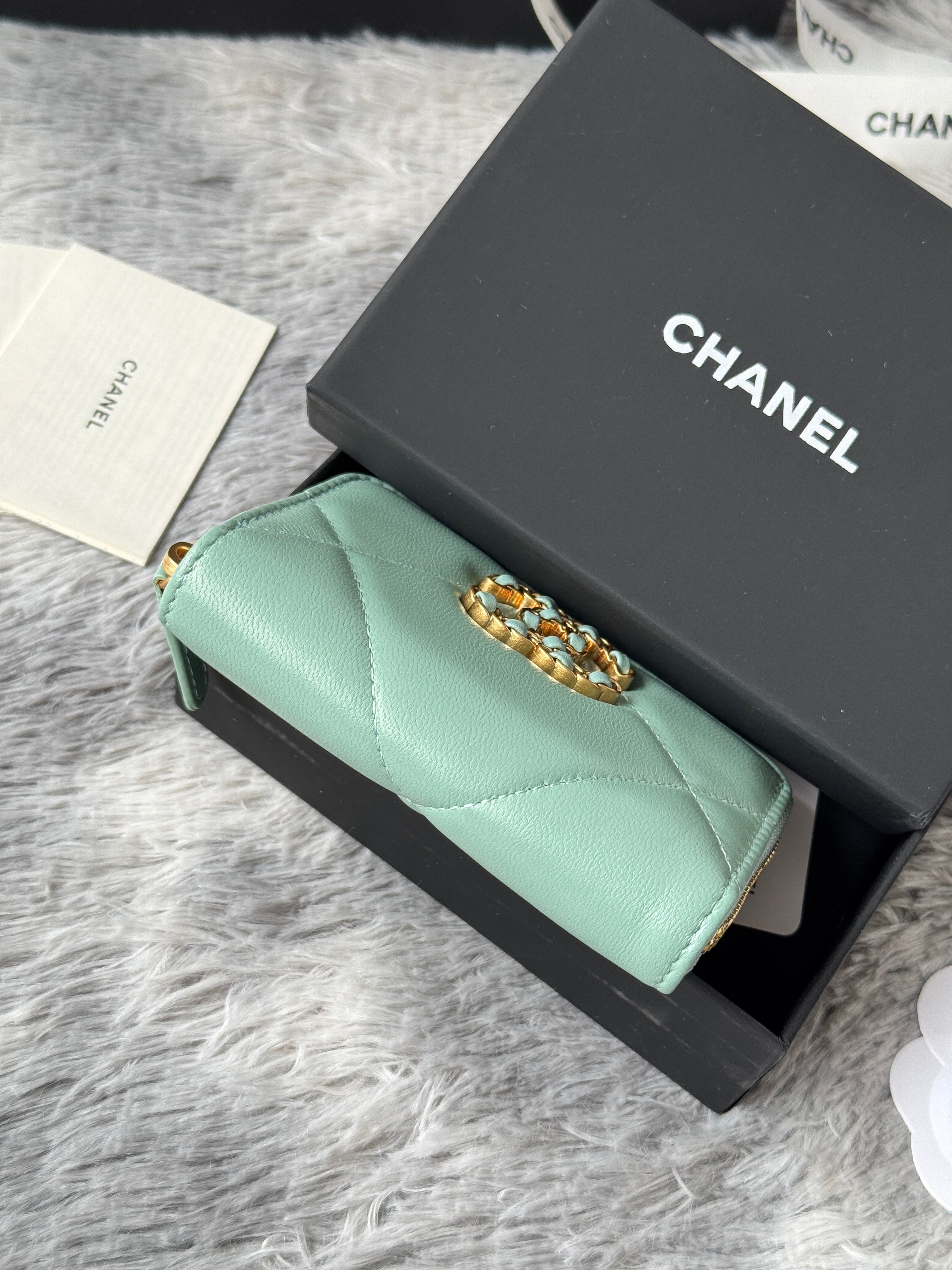 CC 19 Quilted Zipper Coin Purse Mint Green Gold-Tone Sheepskin 242804