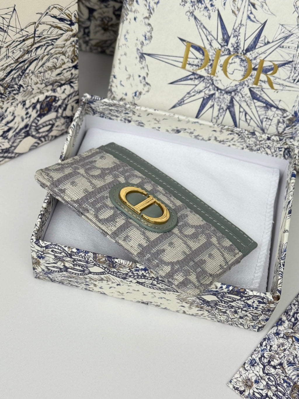 CD 30 Montaigne Freesia Card Holder 10cm Grayish Jacquard
