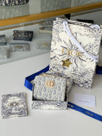 DIOR 25S 30 MONTAIGNE DAHLIA WALLET 11 IN LIGHT BLUE DIOR OBLIQUE JACQUARD