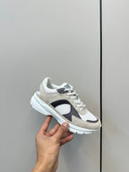 RUNNER CR-03 LOW LACE-UP PALE GRAY SUEDE AND BLACK CALFSKIN
