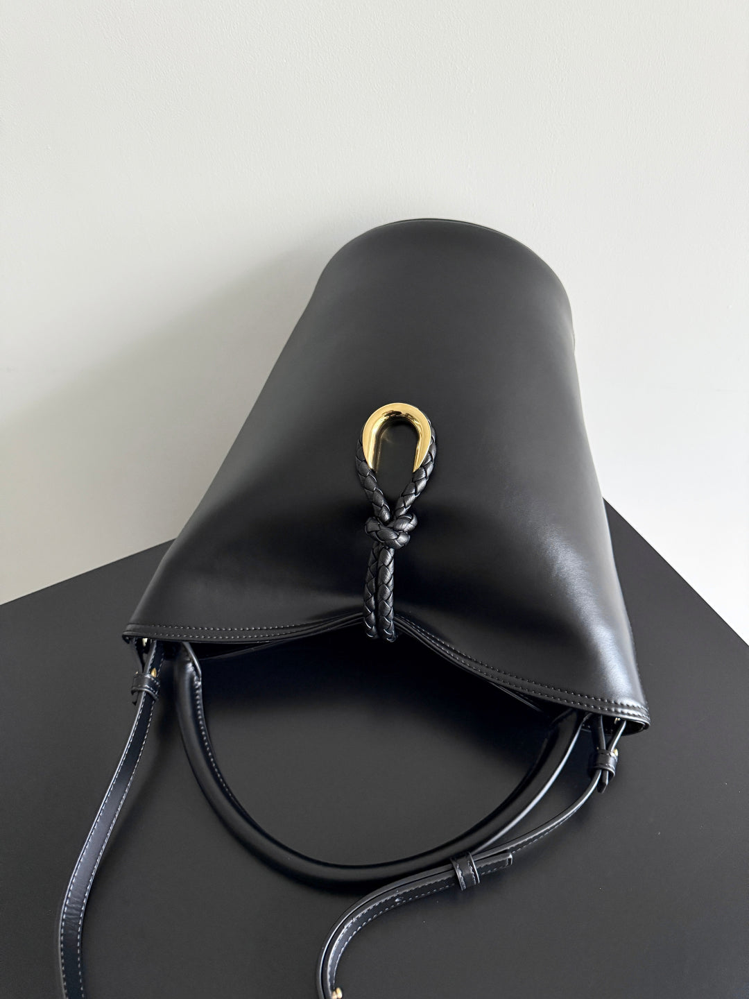 BV 25S Medium Liberta 30cm Black Calfskin GHW