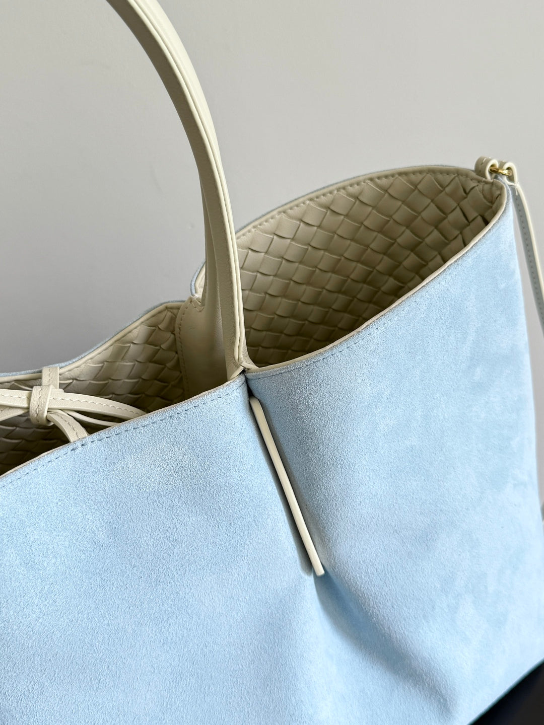 BV Pinacoteca Bag 43cm White Intrecciato Calfskin & Suede