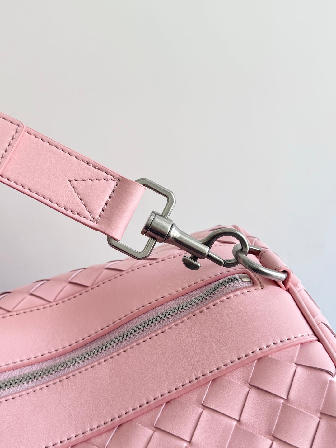 BV 25s  Bottega Veneta Duffel Bag Pink Intrecciato leather