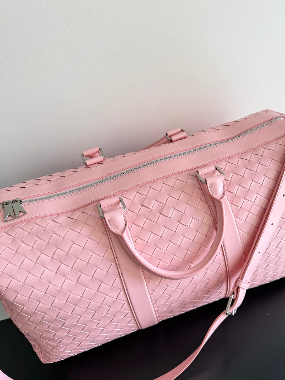 BV 25s  Bottega Veneta Duffel Bag Pink Intrecciato leather