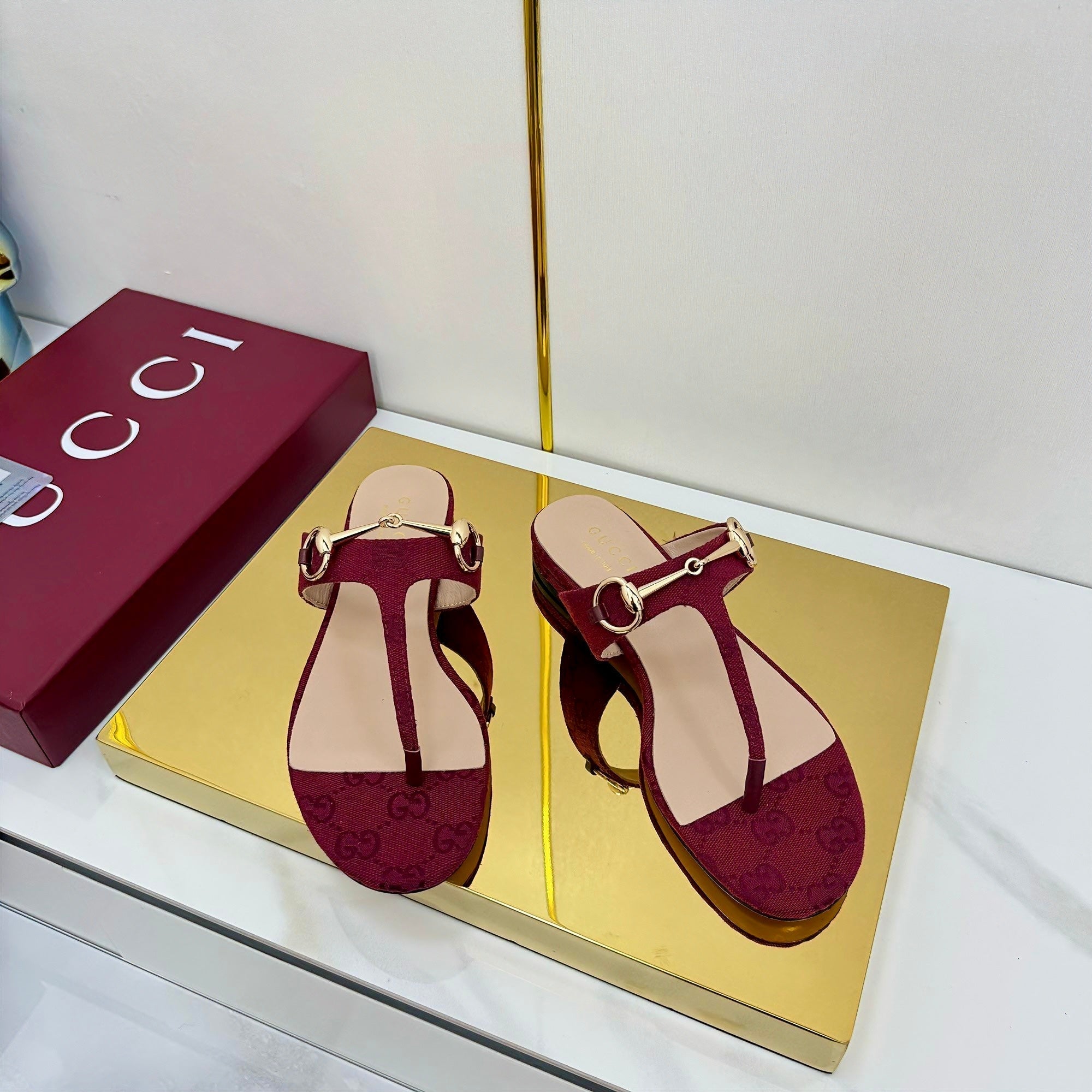 THONG SANDALS IN RED FABRIC PRINTED LOGO WITH GOLD HARDWARE