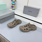 BALENCIAGA 25S POOL CROCS SLIDE IN TAUPE BROWN SYNTHETIC RUBBER
